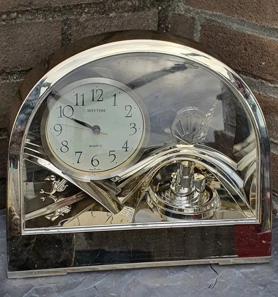 Vintage RHYTHM Quartz Tafelklok Japan Zilverkleurig, Ophalen of Verzenden