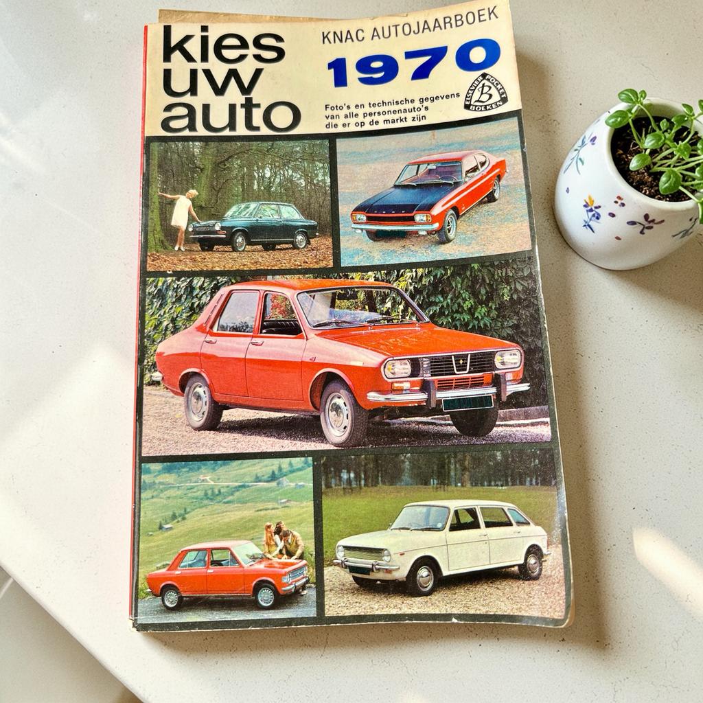 KNAC Jaarboek 1970 "Kies uw auto" + Blauwe kaart, Boeken, Auto's | Boeken, Gelezen, Algemeen, Ophalen of Verzenden