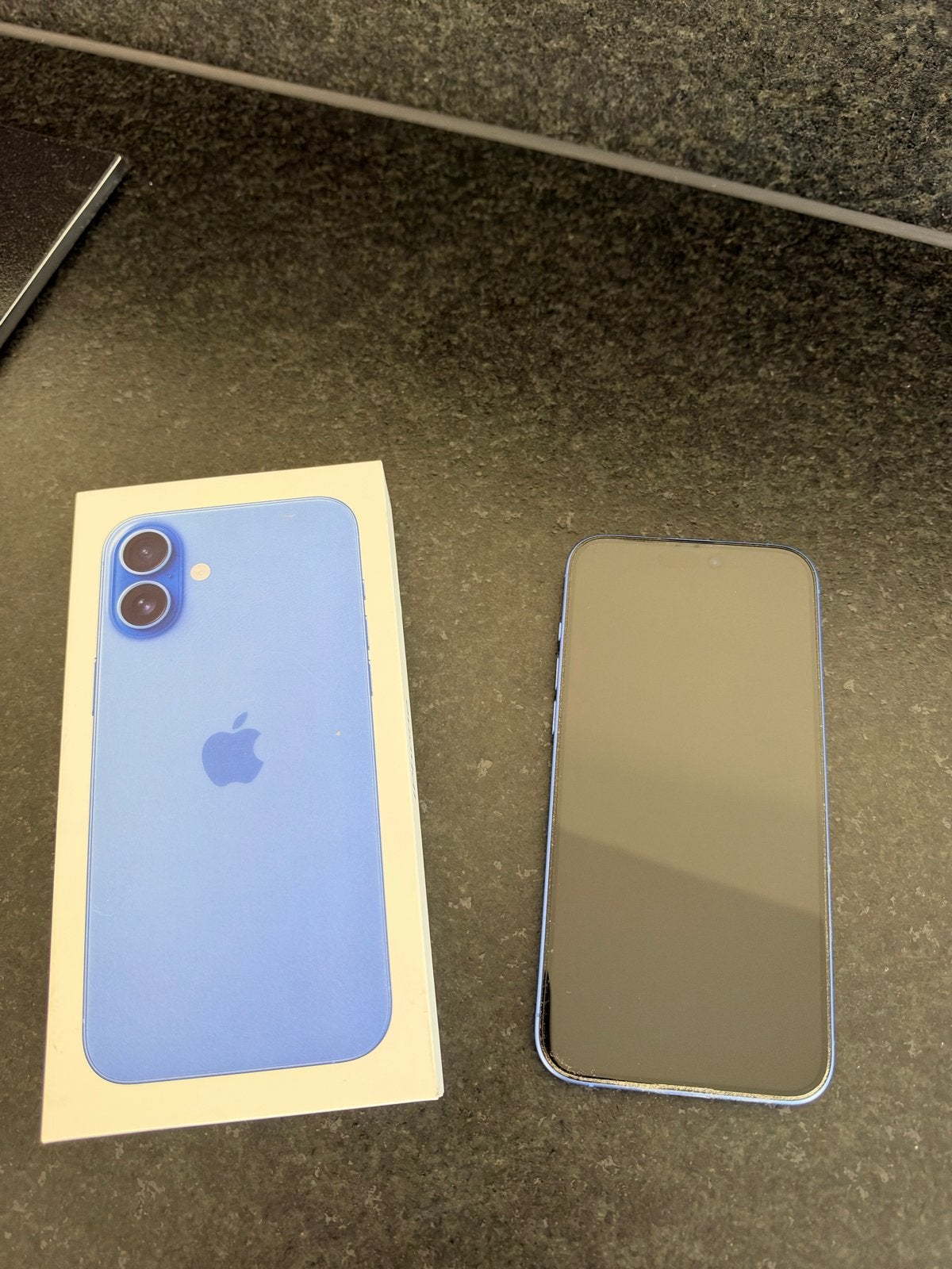 Foto 3 van iPhone 16 Plus Blauw 256 GB, met accessoires in topstaat!