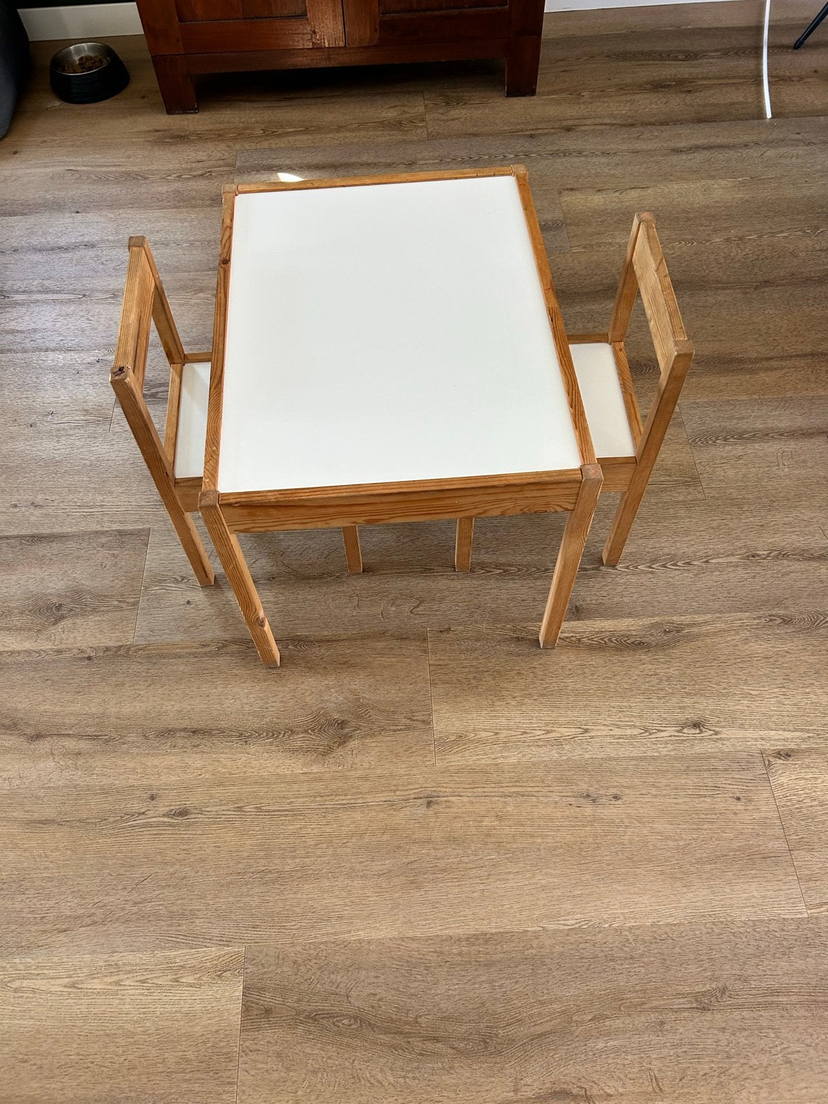 Houten kinderzitje met tafel en twee stoelen, Ophalen, Gebruikt, Tafel(s) en Stoel(en)