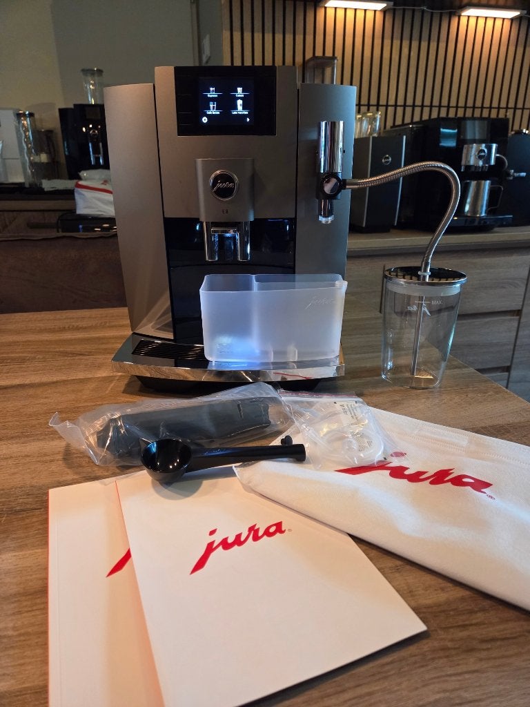 Jura E8 EB Dark Inox (2023) Nieuwstaat! 5.178 bereidingen!, Witgoed en Apparatuur, Jura, 10 kopjes of meer, Koffiemachine, Ophalen of Verzenden