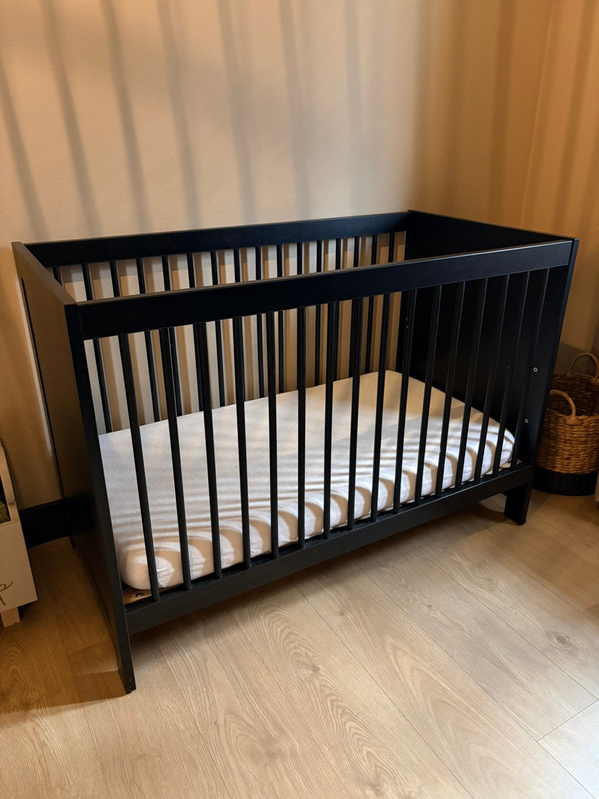Ledikant zwart, Kinderen en Baby's, Ophalen, Zo goed als nieuw, Jongetje of Meisje