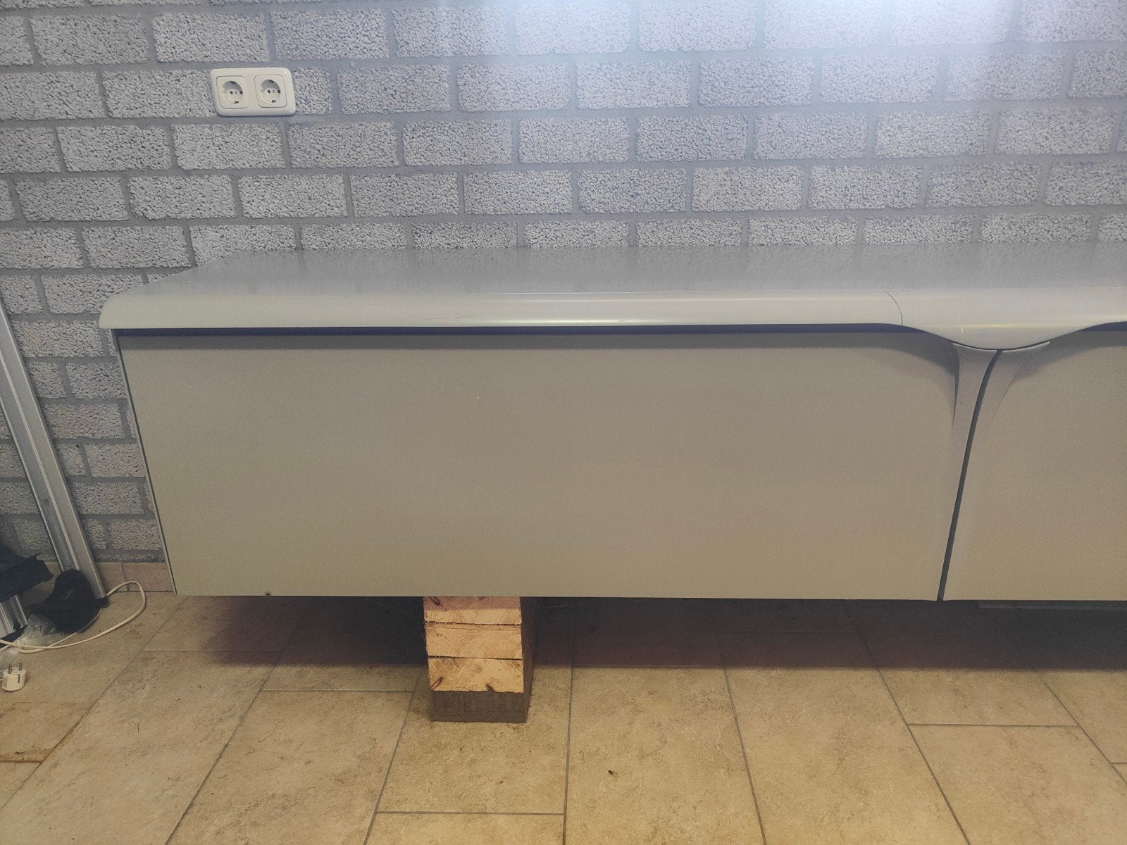 Hangende wandkast met kleppen - zacht grijs-groen, Ophalen, Overige materialen, Gebruikt, Design