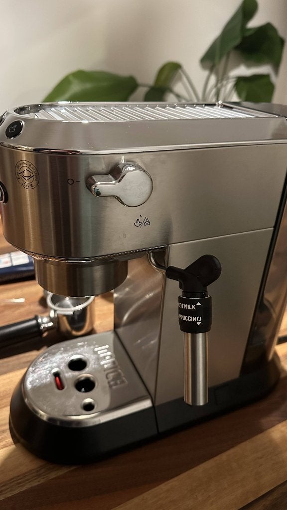 Foto 8 van Delonghi Dedica Espressomachine