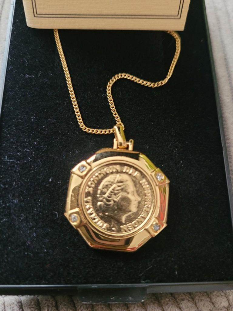 18k vergulde ketting met Juliana-cent hanger, Ophalen of Verzenden, Nieuw, Goud, Met edelsteen