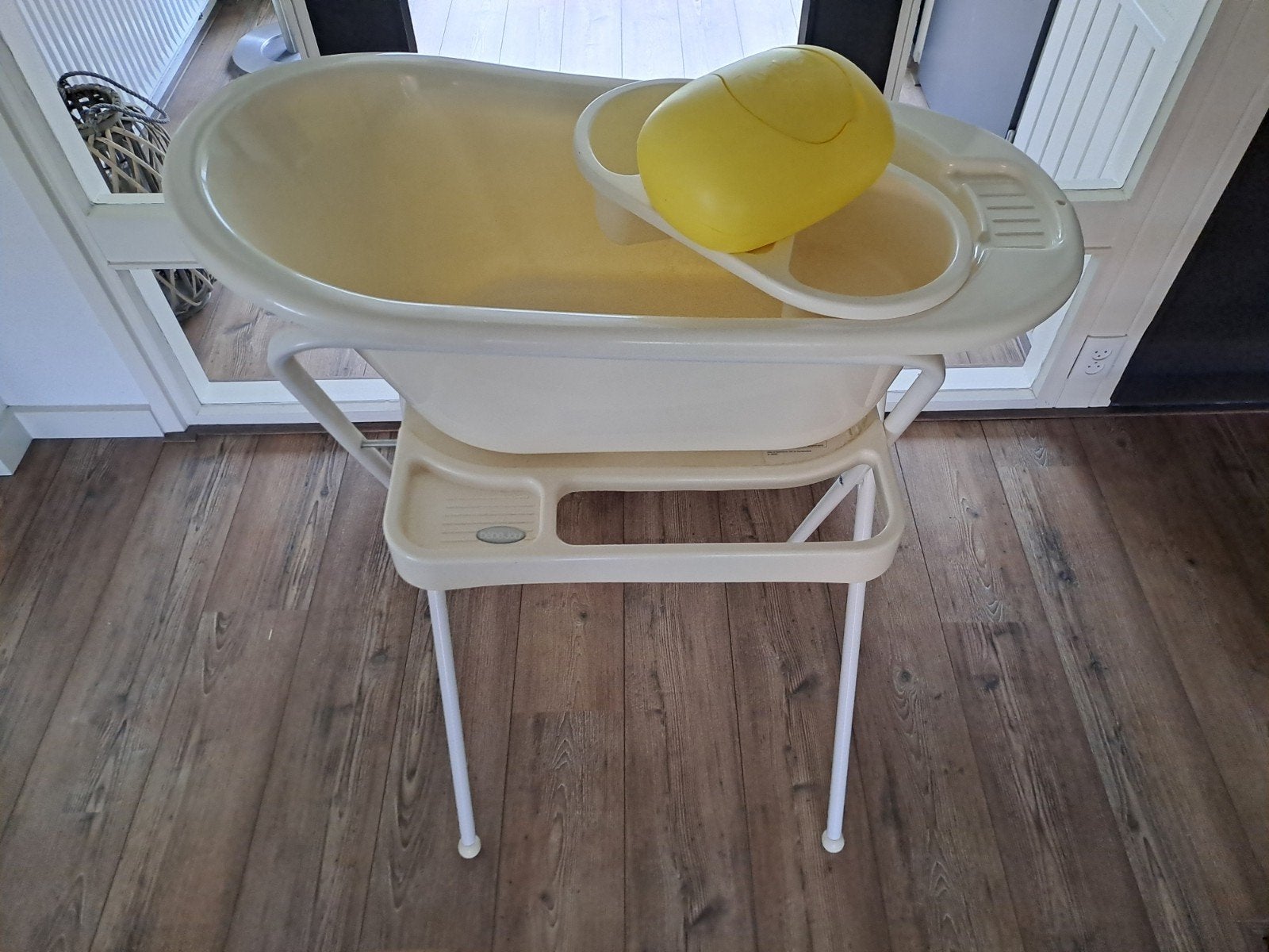 Babybadje met standaard - Zo goed als nieuw, Kinderen en Baby's, Badjes en Verzorging, Ophalen, Zo goed als nieuw, Badje, Bébé-jou