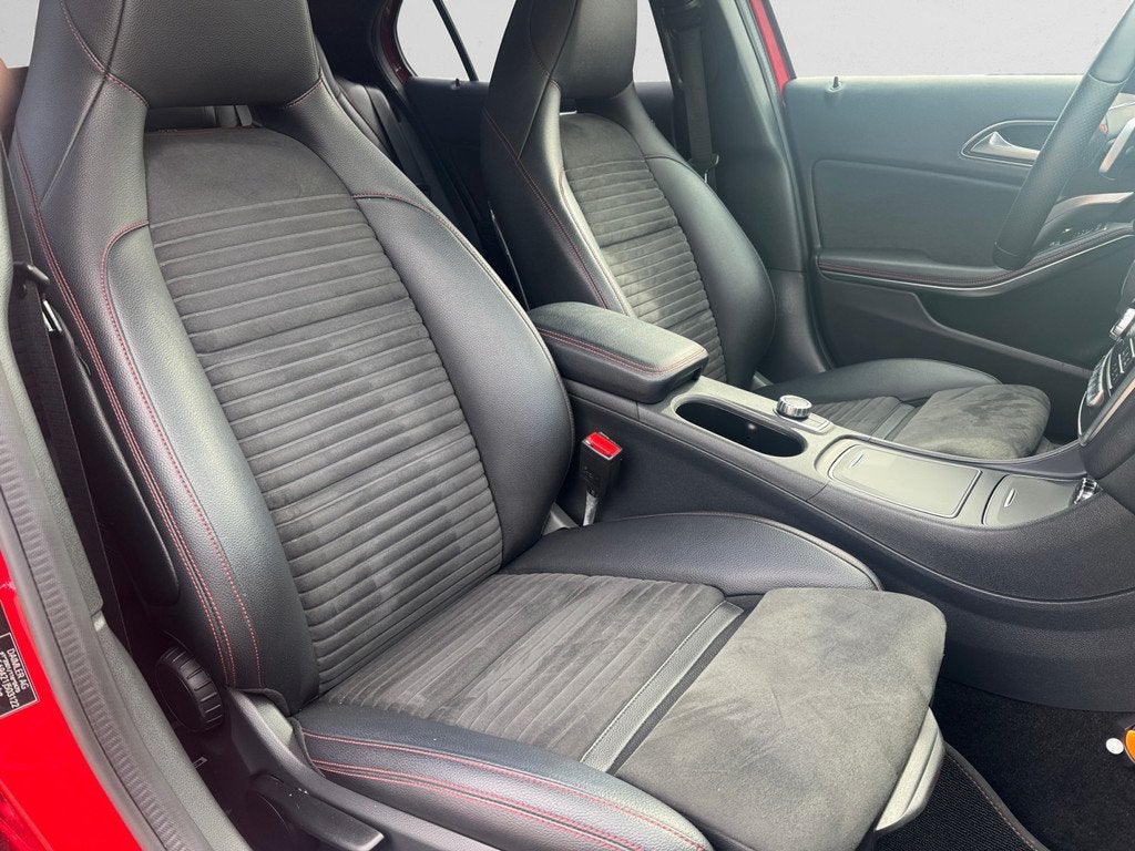 Mercedes-Benz GLA 180 AMG Night Edition Aut- Keyless, Camera, Auto's, Mercedes-Benz, Gebruikt, 4 cilinders, 122 pk, 1335 kg