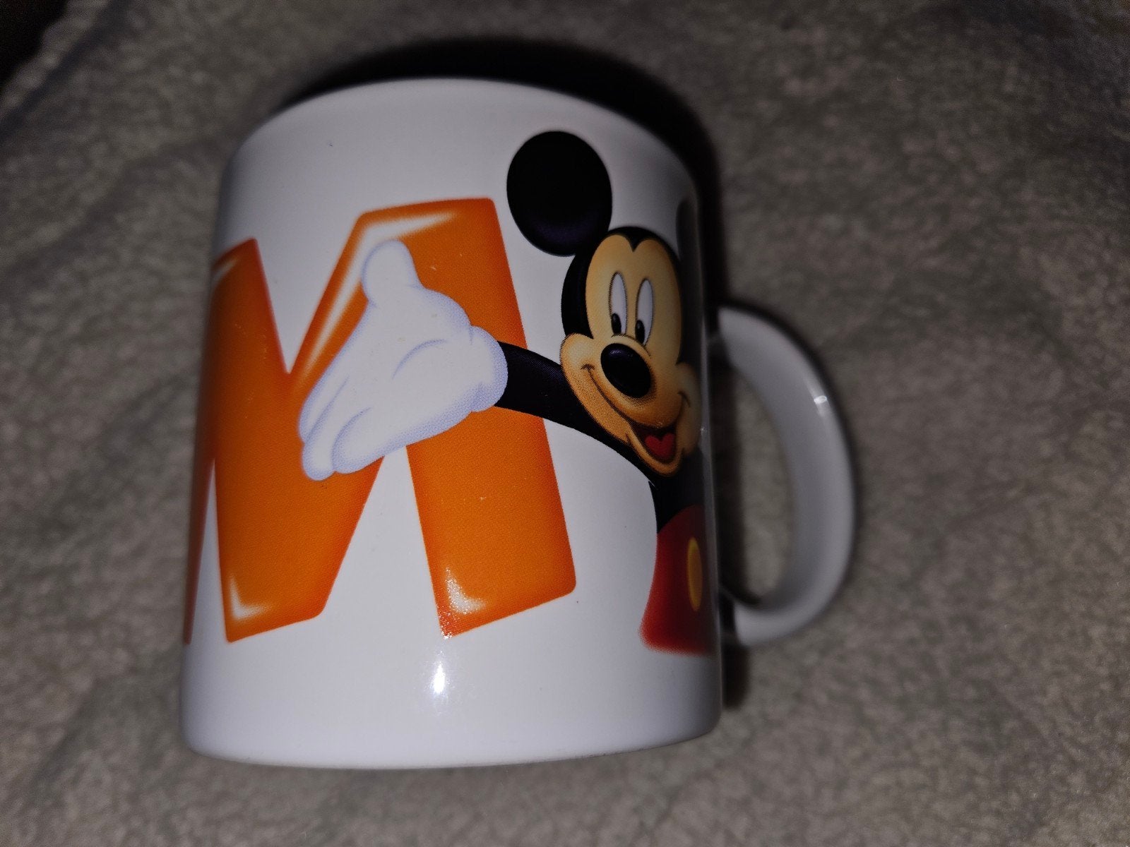 Mickey Mouse Mok met letter M - Disney Servies, Ophalen of Verzenden, Mickey Mouse, Gebruikt, Servies