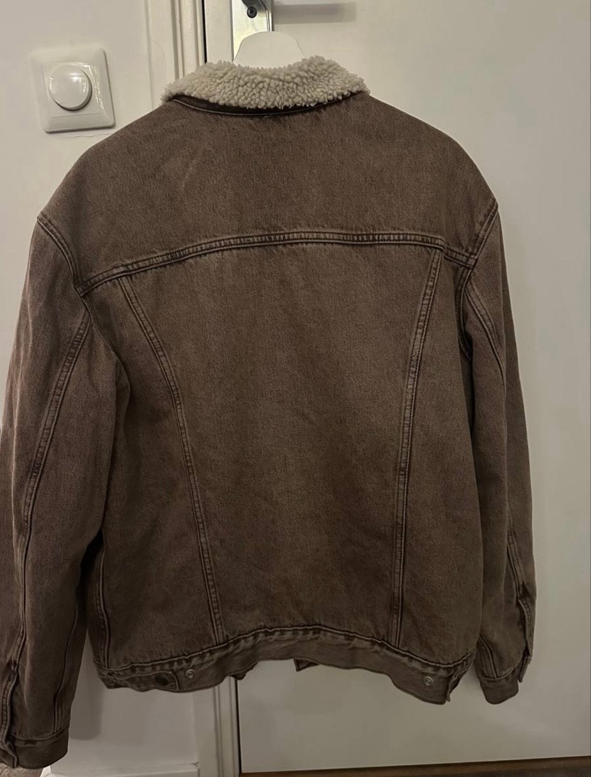 Levi's Premium Sherpa Trucker Jacket - Maat L, Kleding | Heren, Ophalen of Verzenden, Zo goed als nieuw, Maat 52/54 (L), Bruin