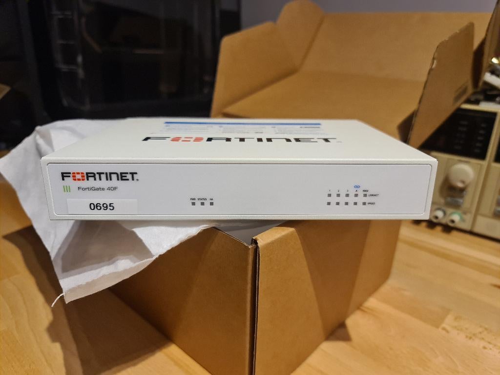 Fortinet FG-40F firewall, Computers en Software, Netwerk switches, Ophalen of Verzenden, Gebruikt
