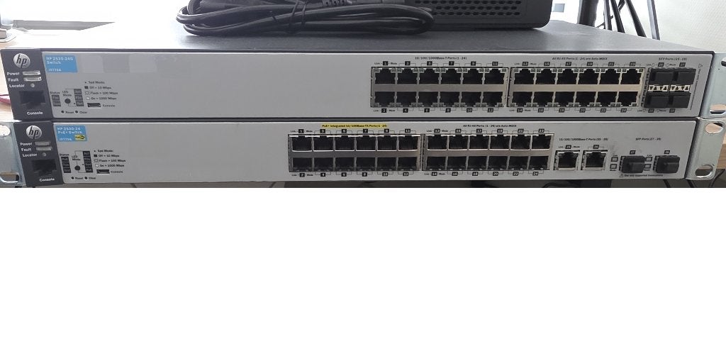 HP 2530-24 PoE+ Switch J9779A, Computers en Software, Netwerk switches, Ophalen of Verzenden, Gebruikt