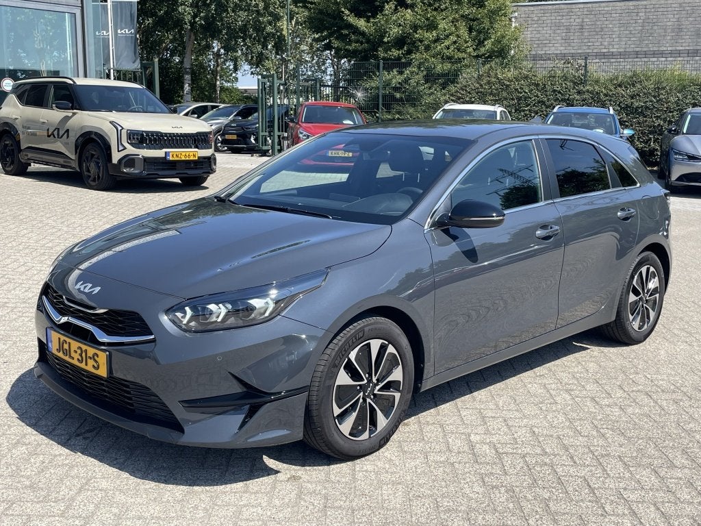 Kia Ceed 1.0 T-GDi Design Edtion (bj 2025), Auto's, Stof, Gebruikt, Euro 6, 100 pk