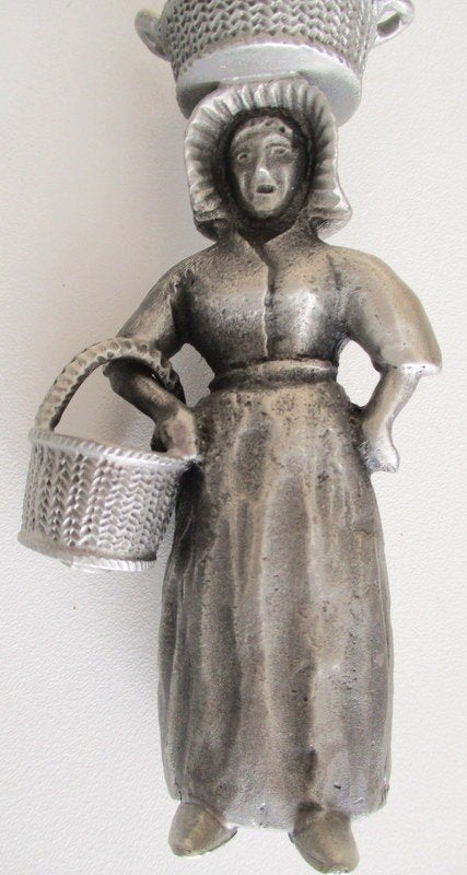 VISSERSVROUW IN KLEDERDRACHT (TIN), Verzenden
