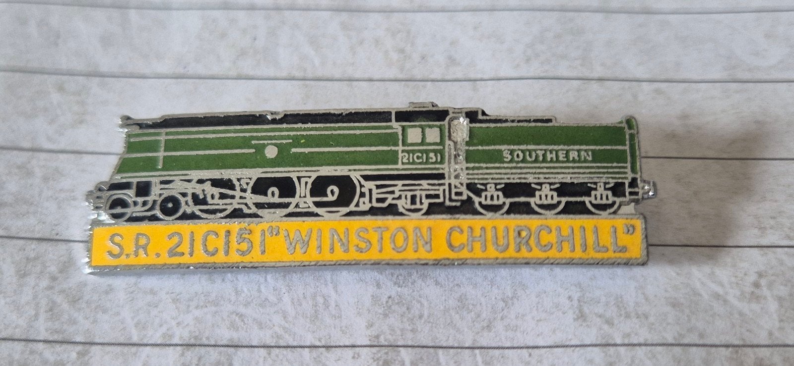 SR 21C151 Winston Churchill  broches, Ophalen of Verzenden, Overige kleuren, Overige materialen