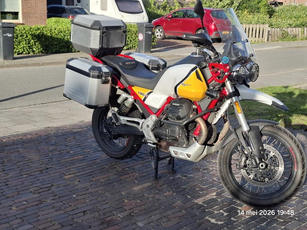 Moto Guzzi V85 TT, 2 cilinders, Occasion, Handvatverwarming, Particulier