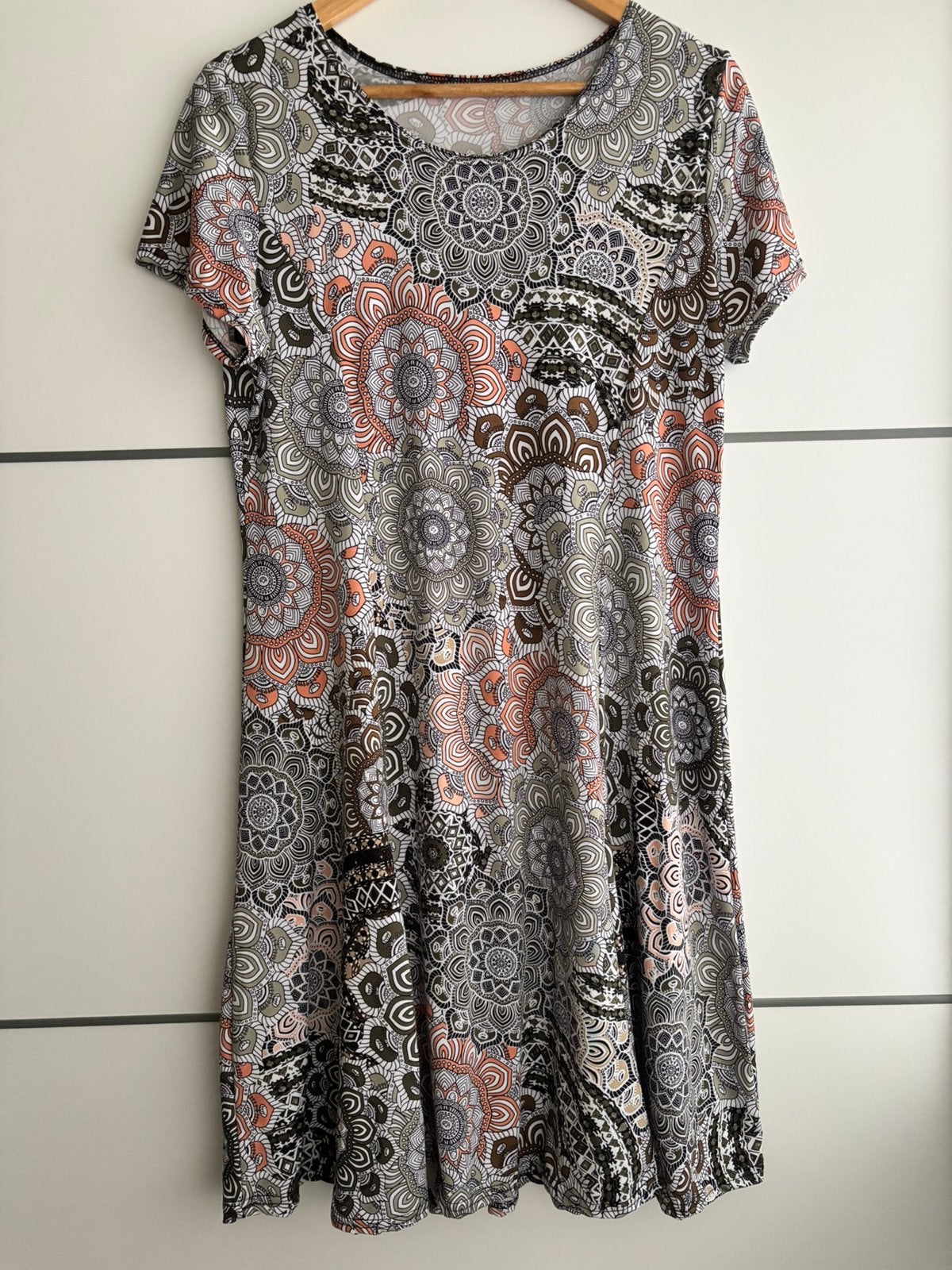 Jurk L, Kleding | Dames, Jurken, Zo goed als nieuw, Maat 42/44 (L), Boven de knie, Ophalen of Verzenden