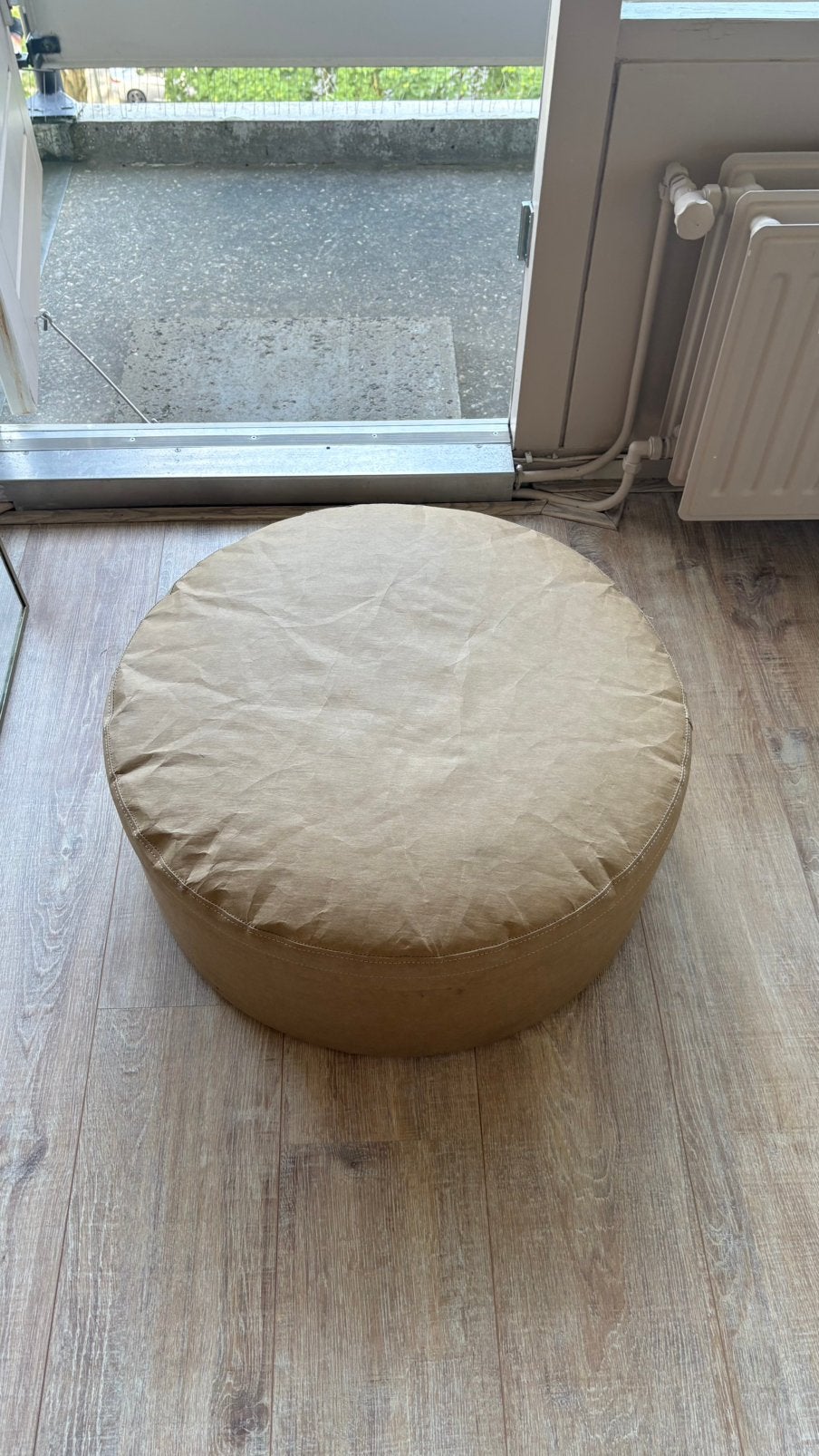 voetenbank /Poef beige  van ikea., Overige materialen, Ophalen of Verzenden, Zo goed als nieuw, 50 tot 75 cm