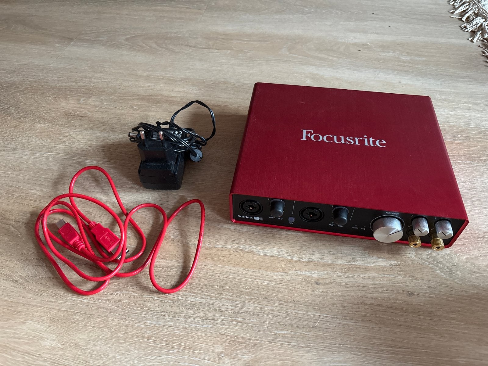 Focusrite Scarlett 6i6 2nd Gen Audio Interface, Ophalen of Verzenden, Gebruikt, Overige merken, Met midi-aansluiting