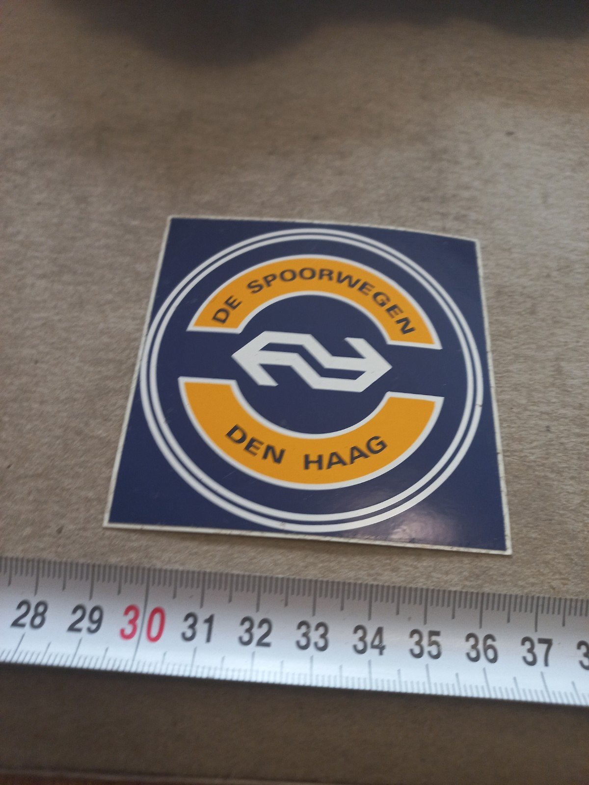 Vintage NS sticker 'De Spoorwegen Den Haag', Verzamelen, Ophalen of Verzenden