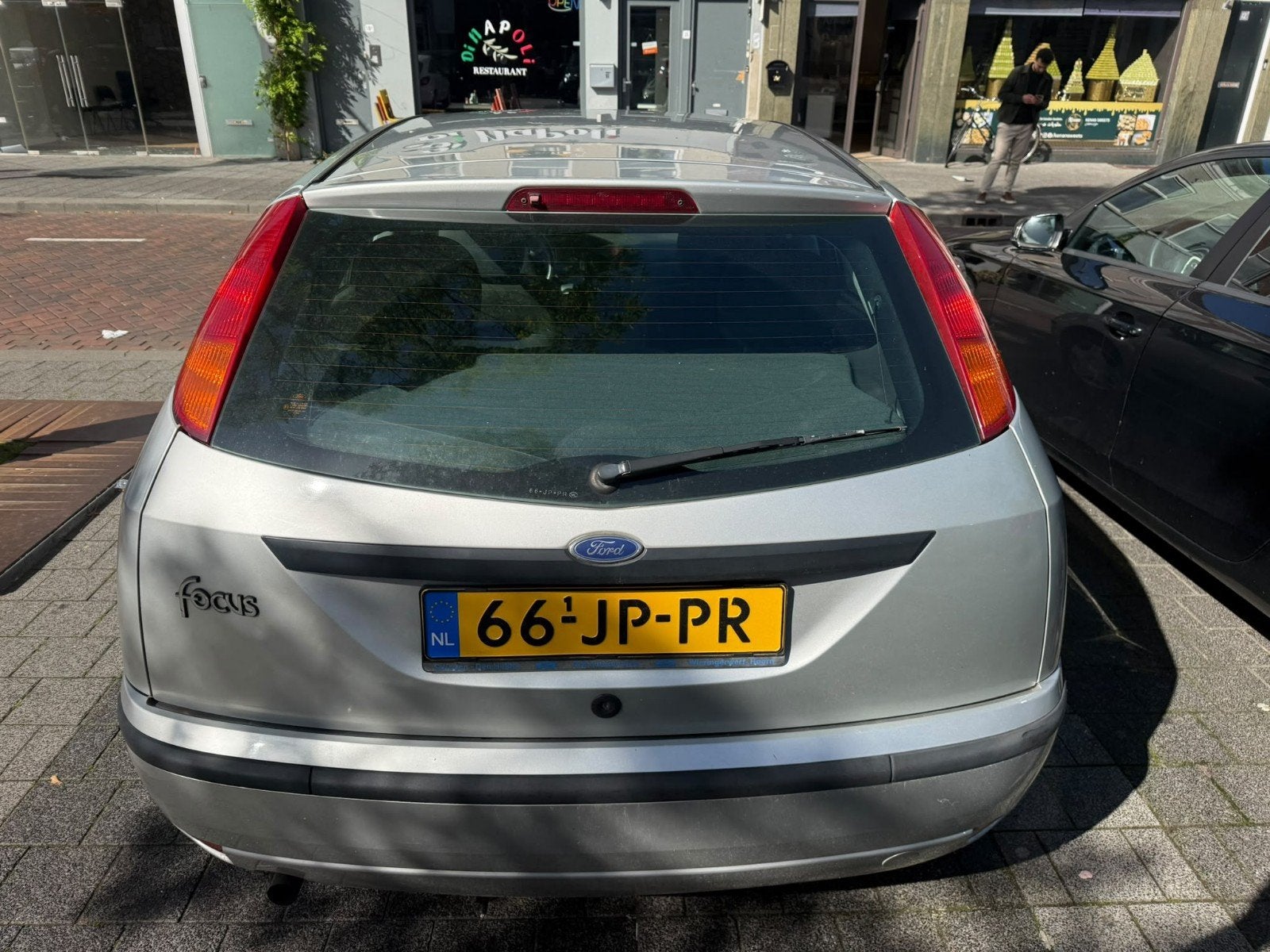 Ford Focus 1.4 I Ambiente 5D 2002 Grijs, Auto's, 74 pk, 49 €/maand, Origineel Nederlands, Handgeschakeld