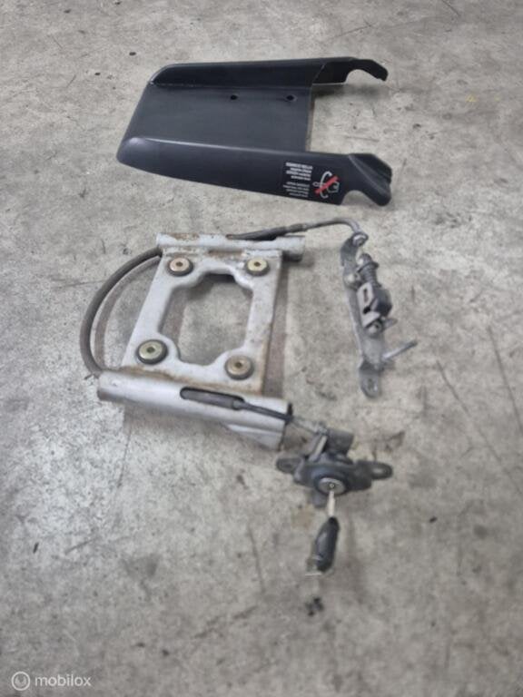 Subframe achterkapje slot kapje afdekplaatje Monster 600 900, Gebruikt, Factorystore.service@ducati.com, Ophalen of Verzenden