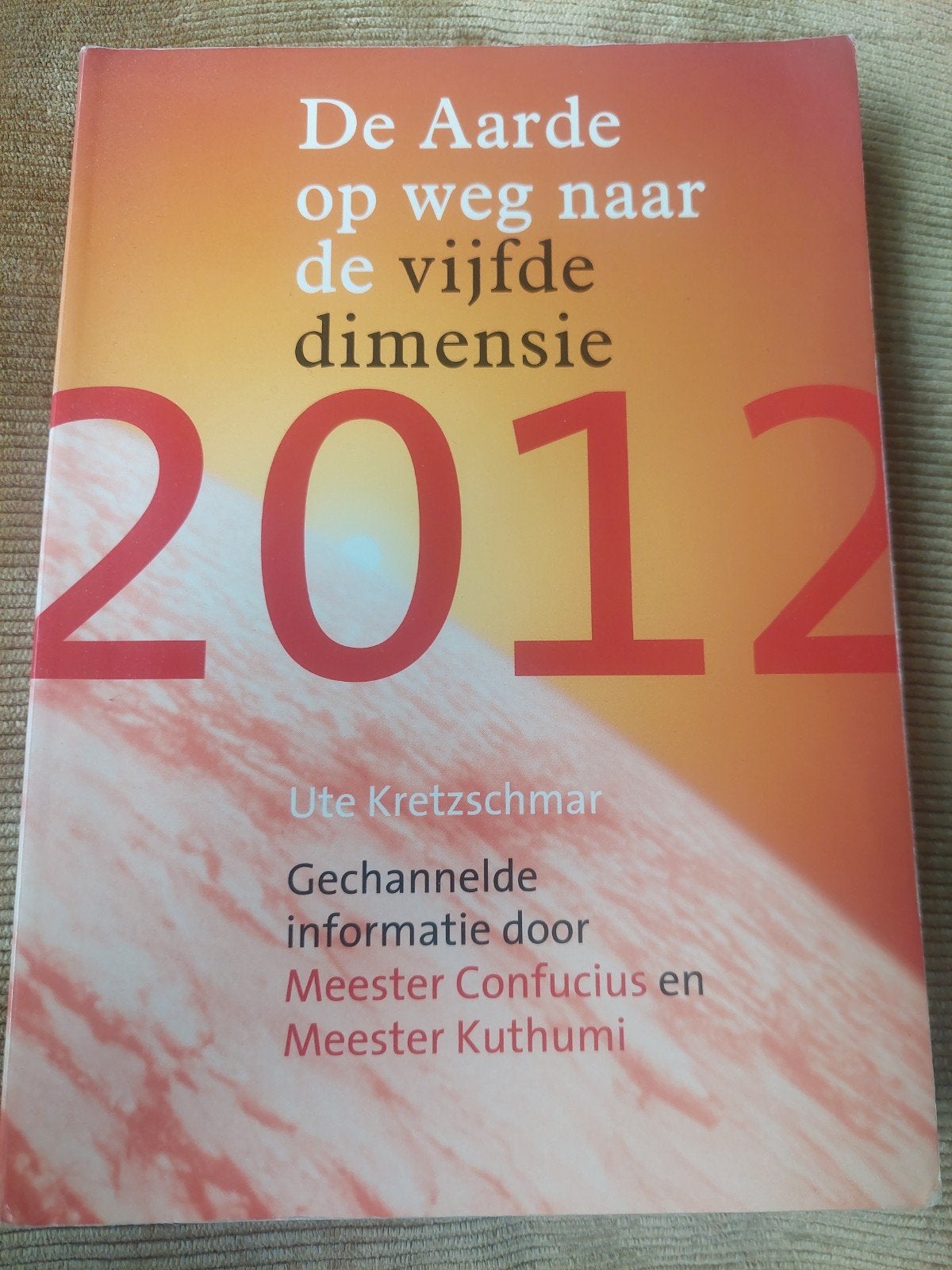 De Aarde op weg naar de vijfde dimensie - Ute Kretzschmar, Boeken, Esoterie en Spiritualiteit, Gelezen, Achtergrond en Informatie
