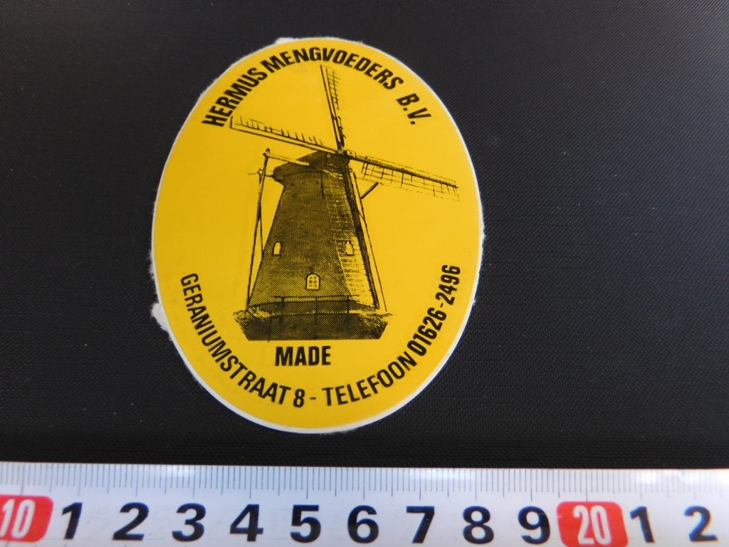 sticker molen made HERMUS MENGVOEDERS BV geraniumstraat, Ophalen, Zo goed als nieuw