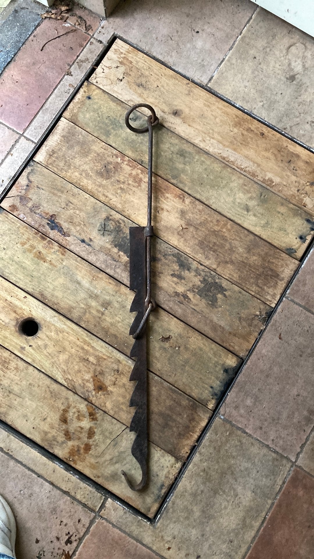 Antieke smeedijzeren haardhaal, Antiek en Kunst, Antiek | Gereedschap en Instrumenten, Ophalen of Verzenden
