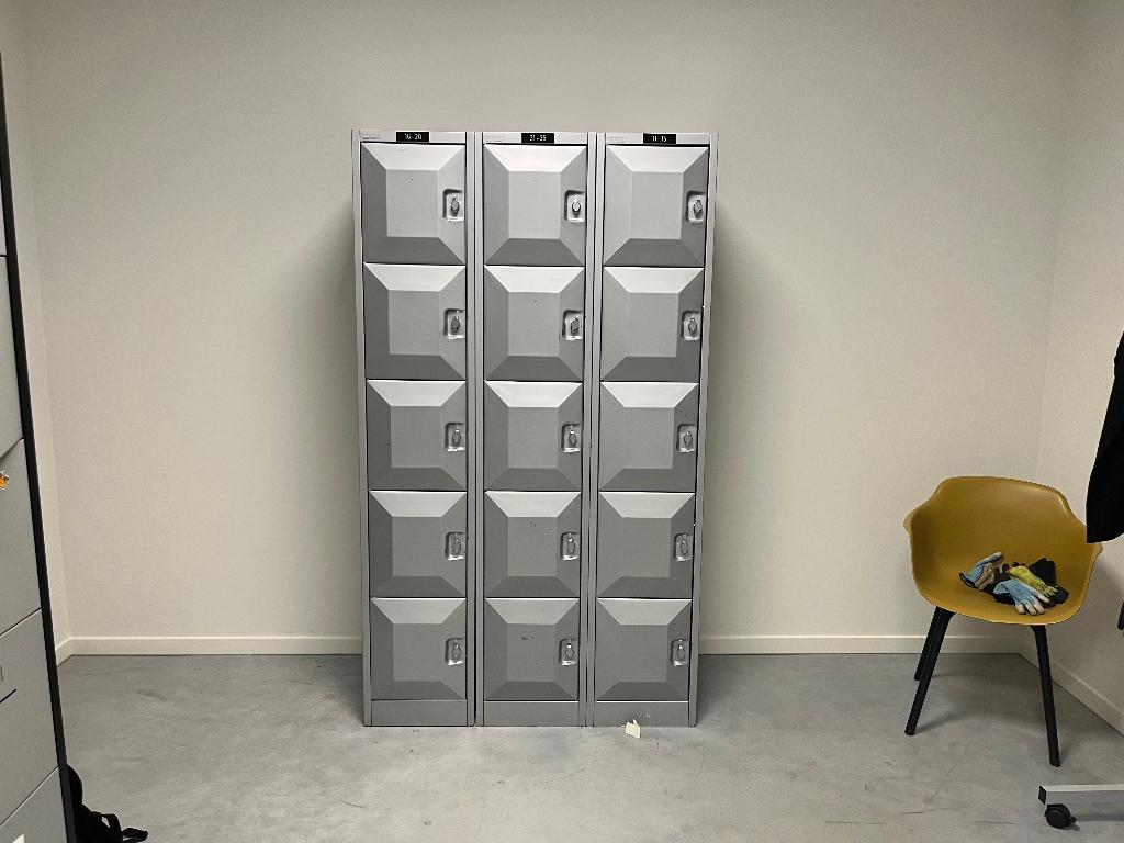 5 deurs lockers – Sonesto (Donker grijs), Ophalen, Gebruikt