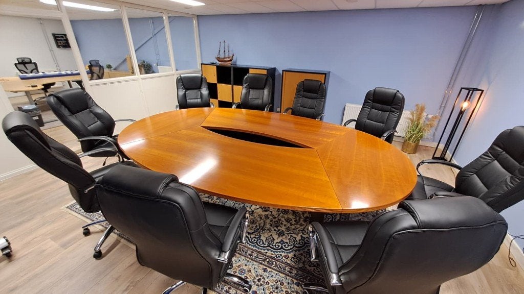 Schitterende vergadertafel met 9 stoelen en 2 kasten, Zakelijke goederen, Kantoor en Winkelinrichting | Kantoormeubilair en Inrichting