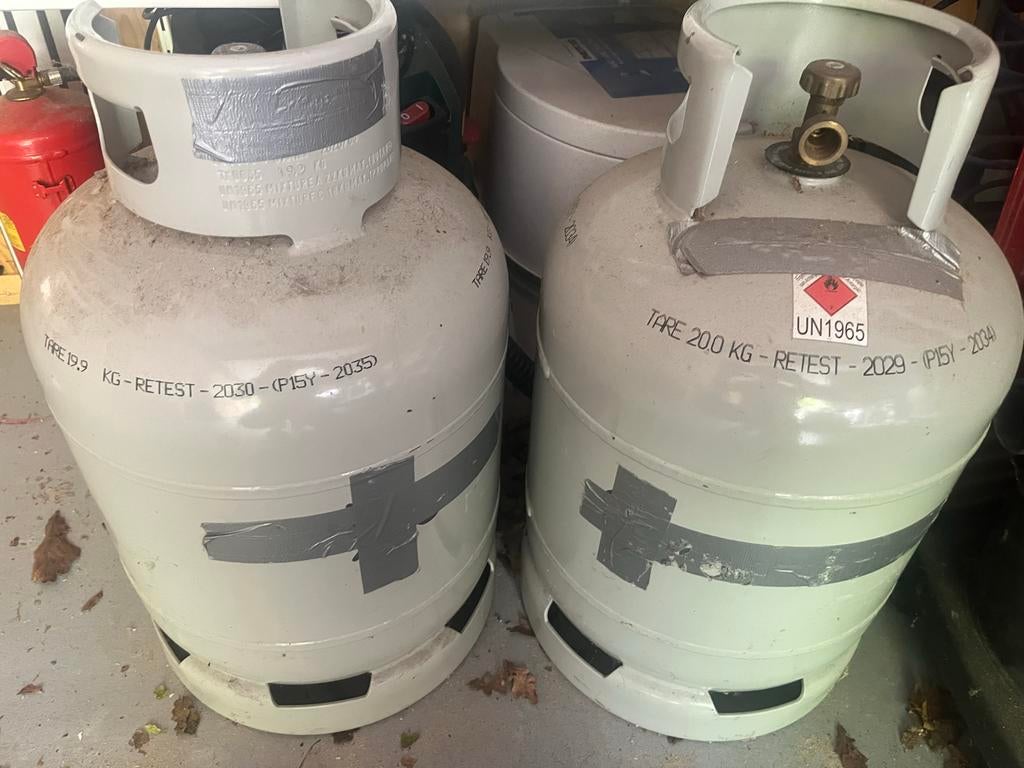 2 gasflessen 18kg, gekeurd tot 2029/2030, deels gevuld, Ophalen of Verzenden, Zo goed als nieuw
