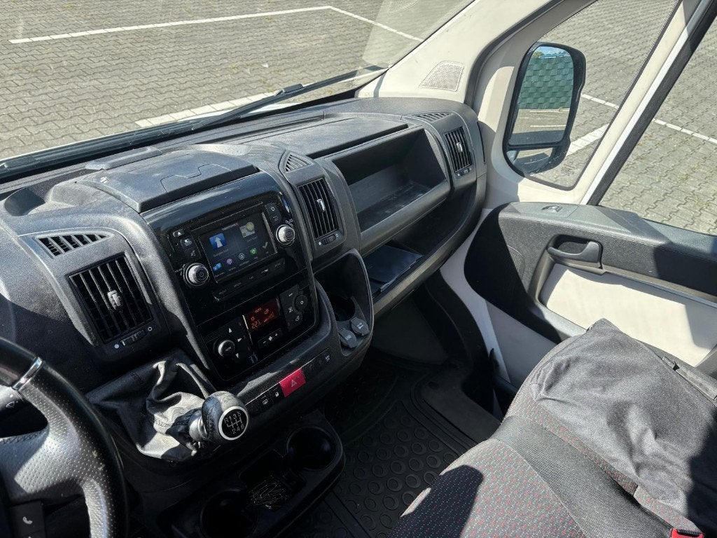 Foto 9 van Peugeot Boxer GB 330 L2h2 130PK 2017 luchtgeveerde stoel