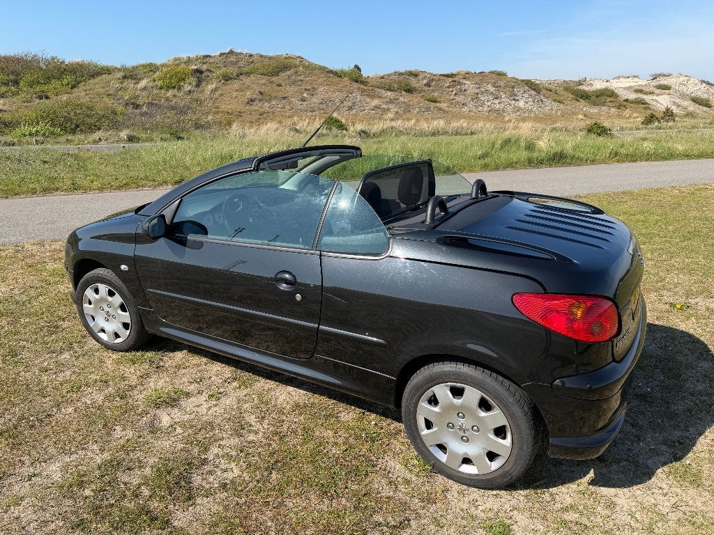 Peugeot 206 1.6 16V CC 2005 Zwart, Voorwielaandrijving, Zwart, 4 cilinders, Cabriolet
