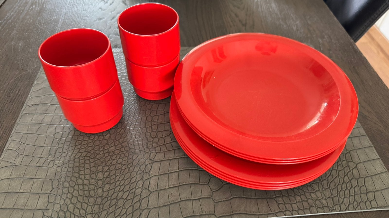 Rood servies:borden en bekers, Ophalen, Overige materialen, Gebruikt, Effen