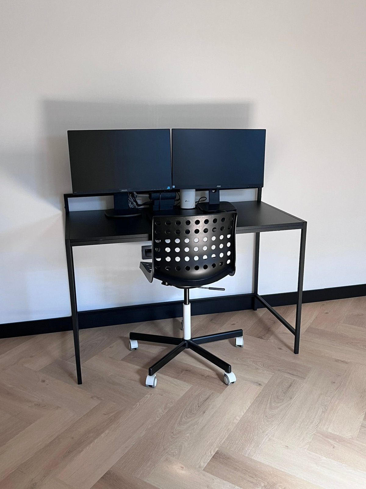 Bureau met stoel, Ophalen, Zo goed als nieuw
