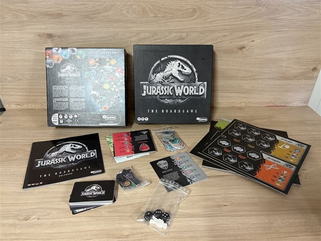 Jurassic world - the boardgame - s4180, Hobby en Vrije tijd, Gezelschapsspellen | Bordspellen, Verzenden, Zo goed als nieuw