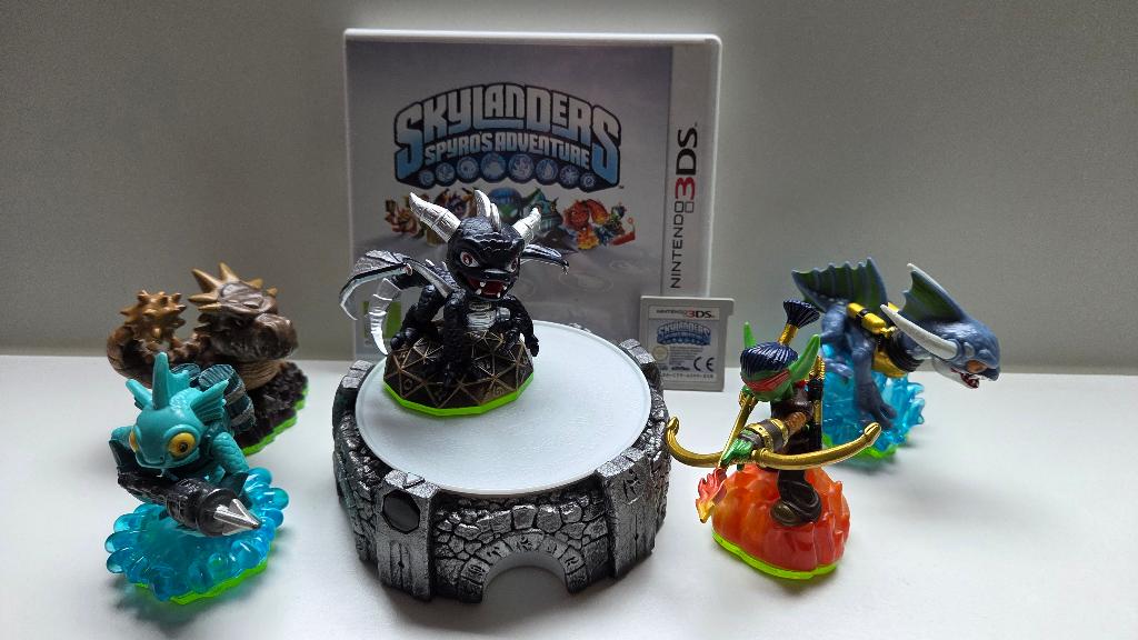 Skylanders Spyro's Adventure met portaal 2DS/3DS, Avontuur en Actie, 2 spelers, Ophalen of Verzenden, Zo goed als nieuw