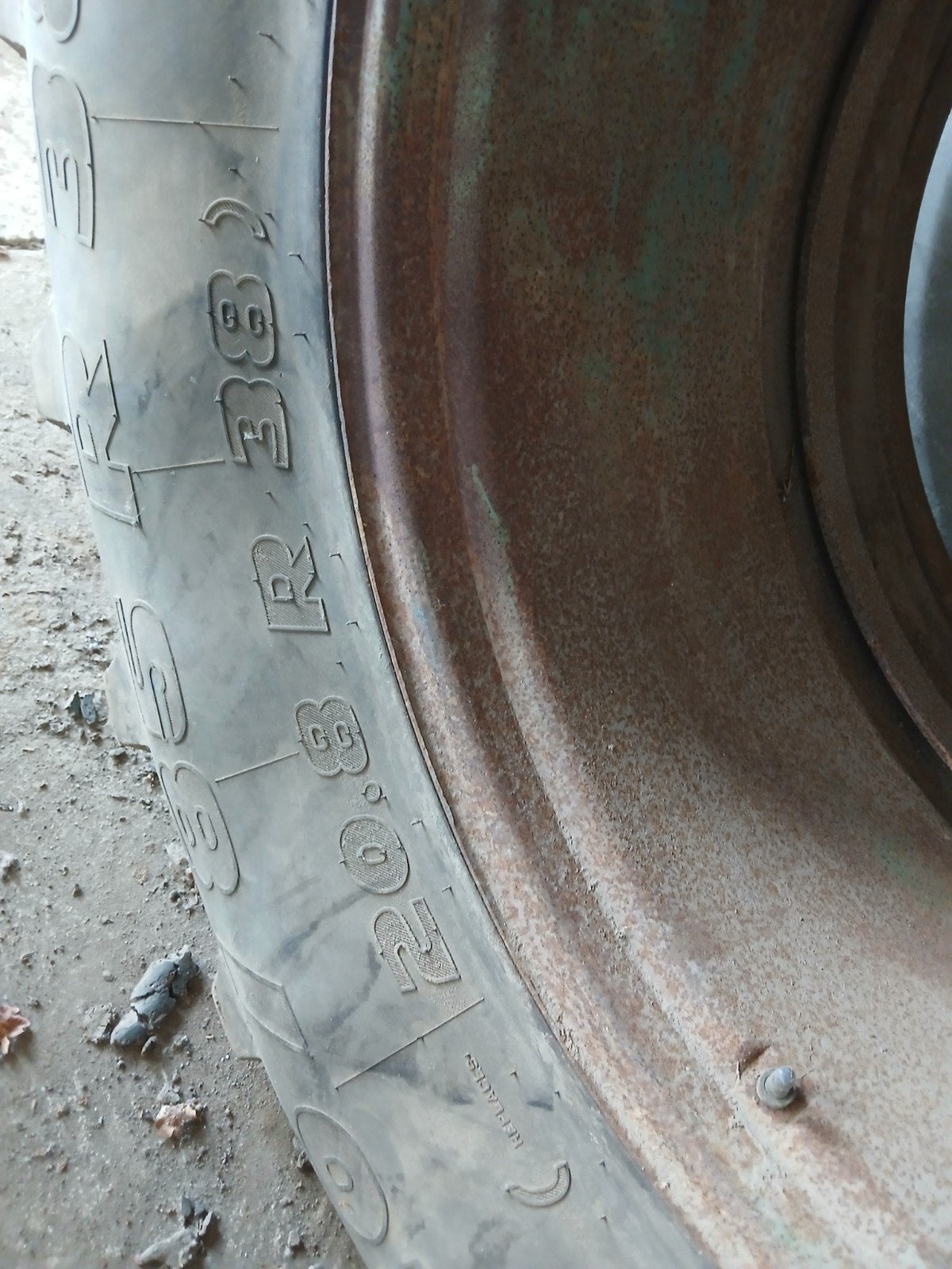 Pirelli TM 600 20.8 R 38 dubbellucht tractorband met velg, Ophalen