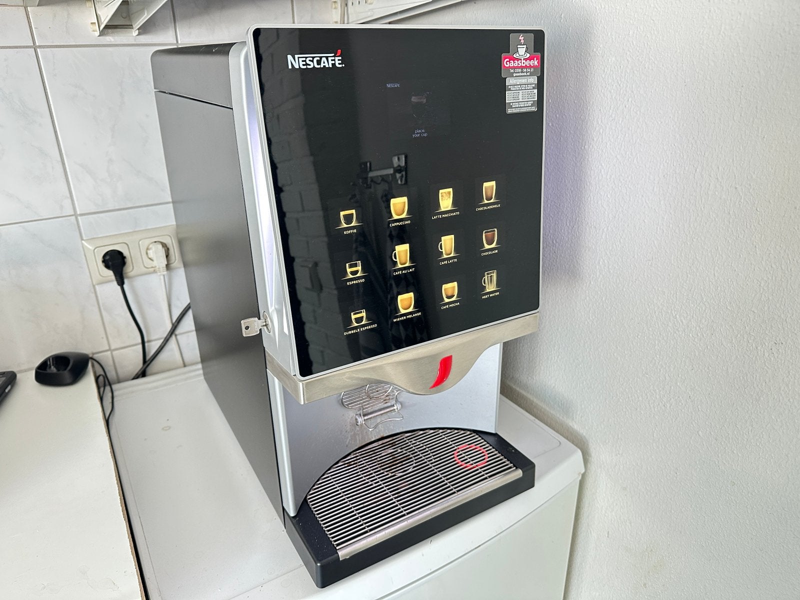 Nescafé Fusion Compact Espresso 2.0 koffiemachine., Witgoed en Apparatuur, Ophalen, 10 kopjes of meer, Koffiemachine, Koffiebonen