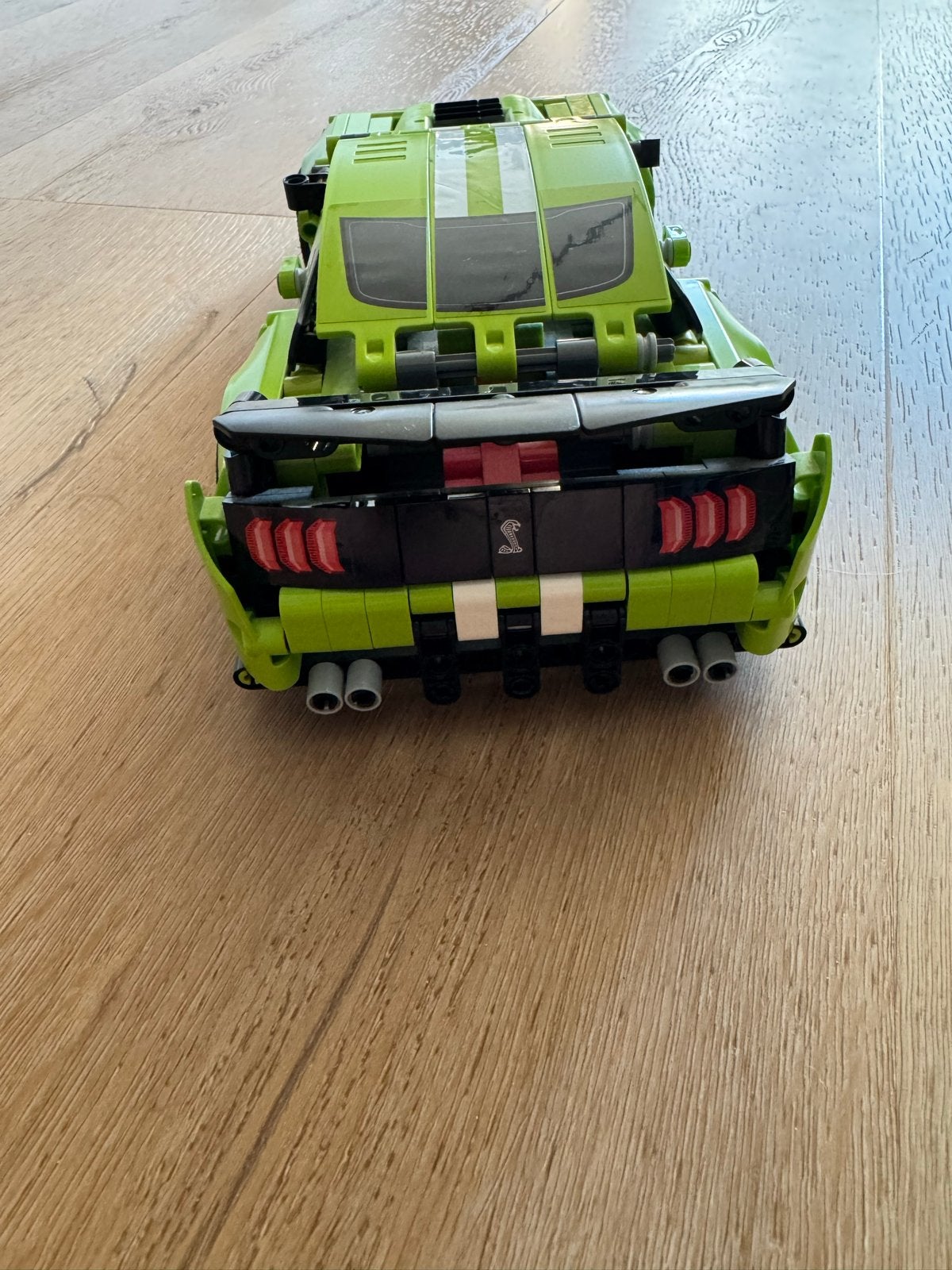 Foto 6 van LEGO Technic Ford Mustang Shelby GT500 (42138)