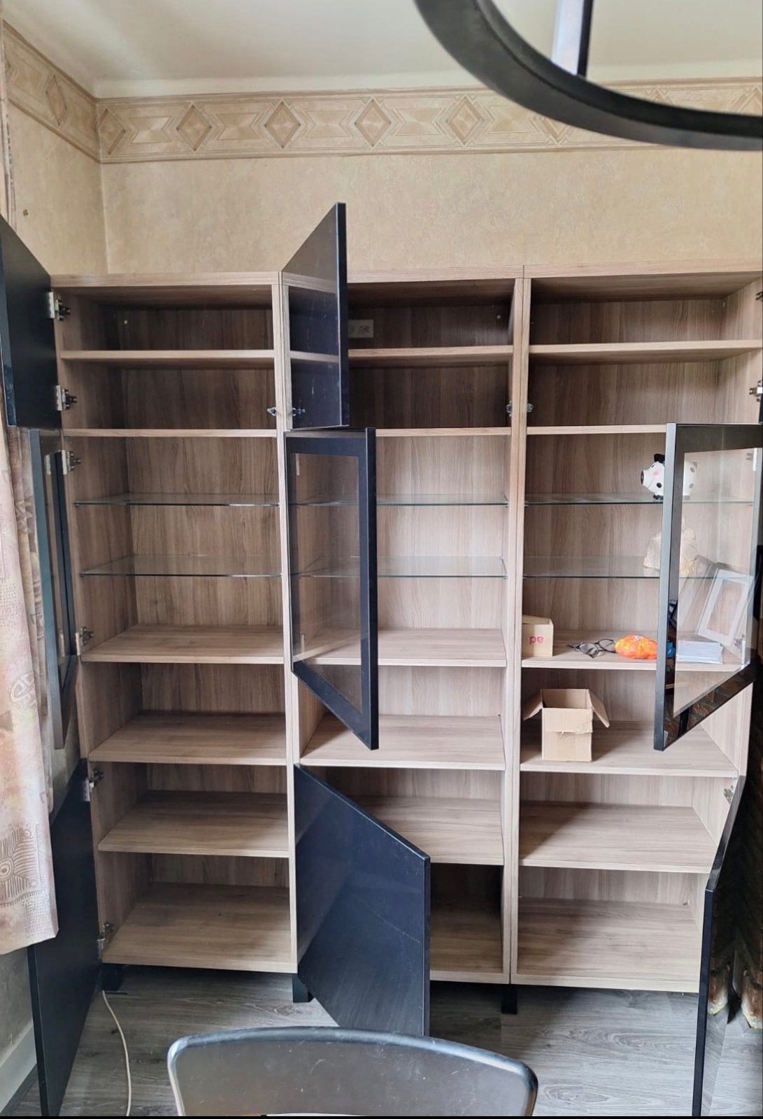 IKEA Besta vitrinekast 2 delen, waarvan 1 met verlichting, Gebruikt, 100 tot 150 cm, Ophalen of Verzenden, 150 tot 200 cm