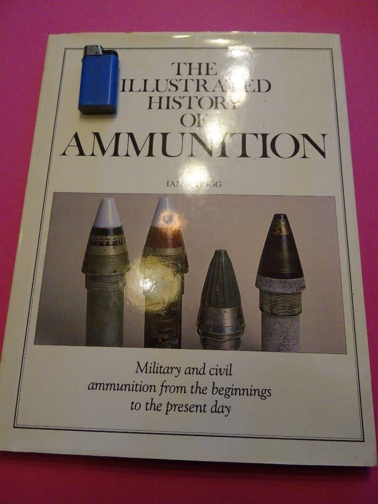 BOEK ANTIEKE WAPENS PISTOOL KANON GEWEER REVOLVER, Verzamelen, Ophalen of Verzenden, Landmacht, Overige gebieden, Boek of Tijdschrift