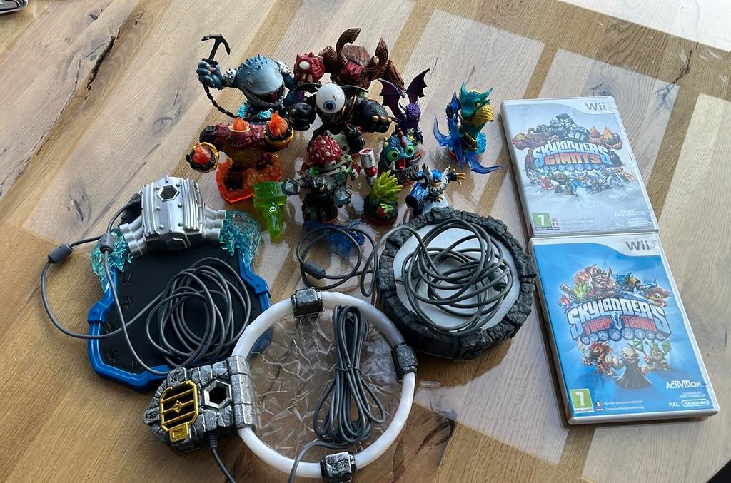 Skylanders met spellen, traps en portals, Avontuur en Actie, Gebruikt, 2 spelers, Ophalen of Verzenden