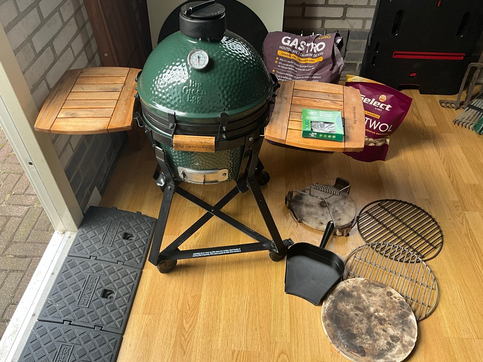Big Green Egg Minimax met onderstel en accessoires, Ophalen of Verzenden, Gebruikt