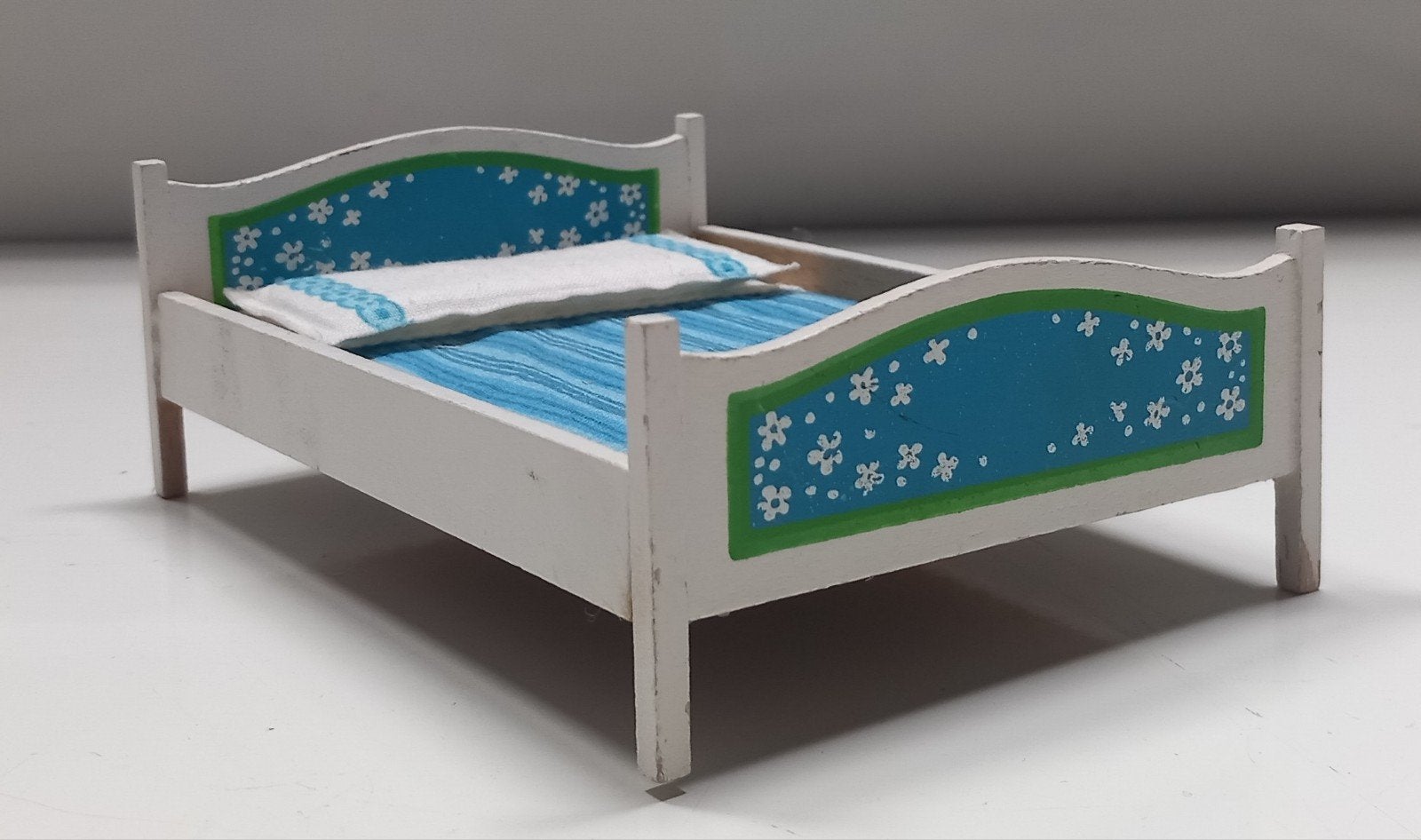 Lundby bed met beddengoed, Kijk, Kies en Koop!, Verzamelen, Manon.1977@live.nl, Gebruikt, Gebruiksvoorwerp, Ophalen of Verzenden
