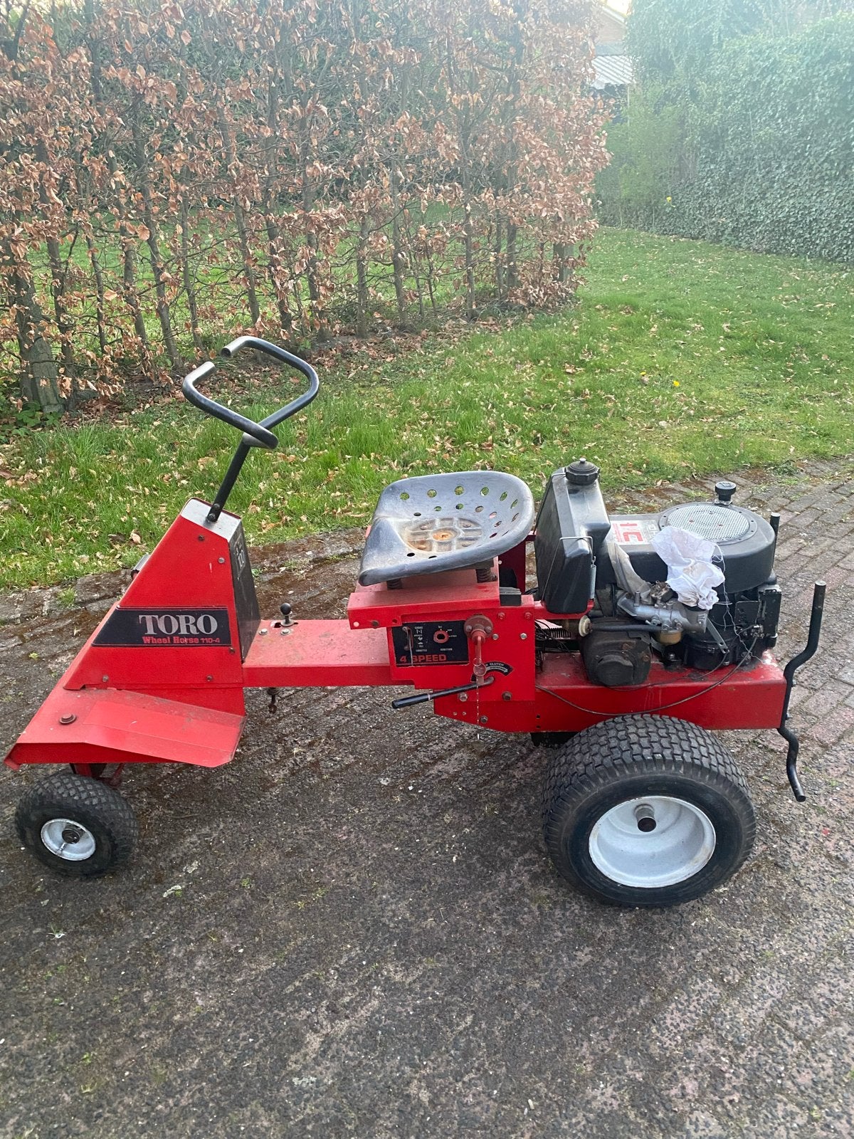 Foto 4 van Toro Wheel Horse 110-4 Zitmaaier - Loopt niet