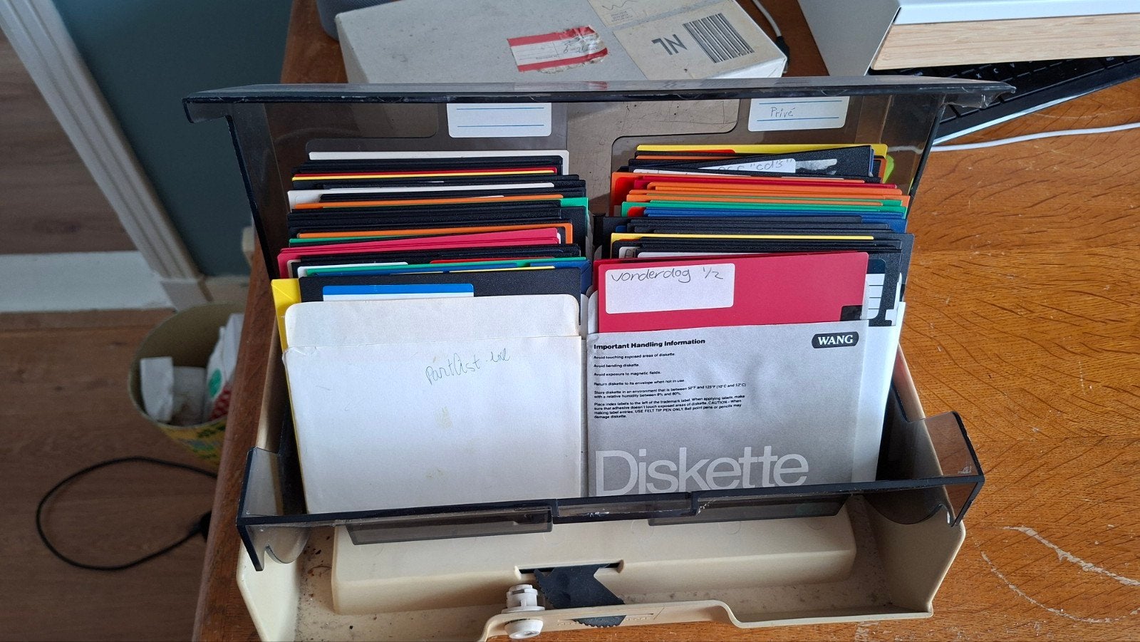 5 1/4 inch diskettes voor Amiga in Flip 'n' File box, Computers en Software, Ophalen, Diverse