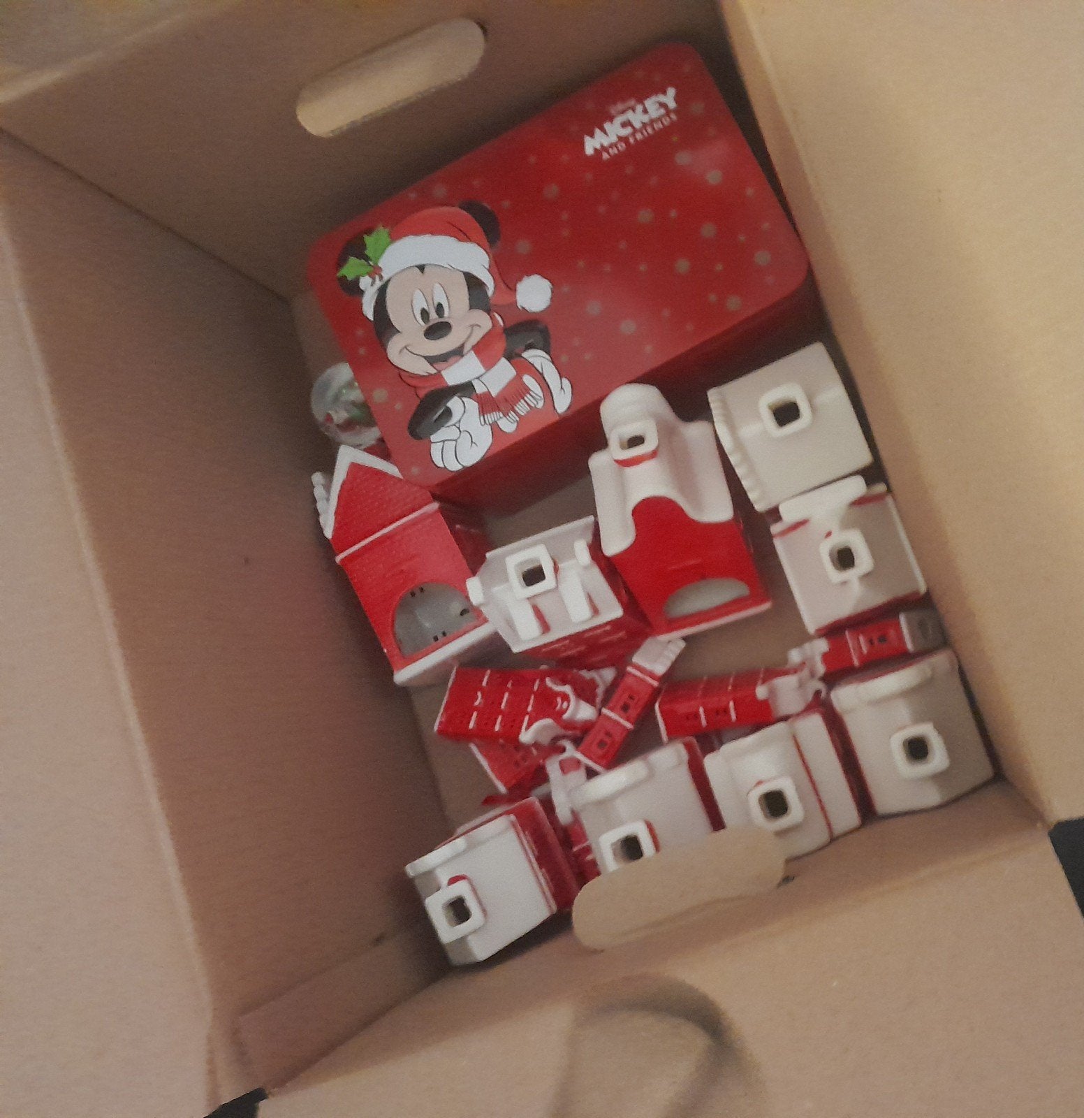 Disney kransjes(compleet met box) + kerstuitjes, Ophalen