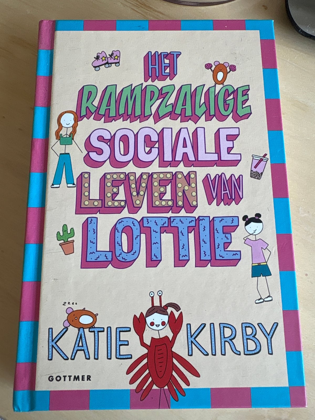 Het Rampzalige Sociale Leven van Lottie - Katie Kirby, Ophalen of Verzenden, Zo goed als nieuw, Fictie