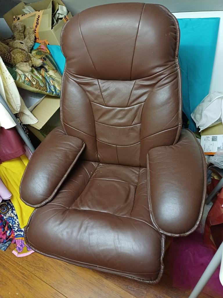 Relaxstoel fauteuil, leer, bordeaux bruin., Huis en Inrichting, Fauteuils, Ophalen, Gebruikt, 50 tot 75 cm, Leer